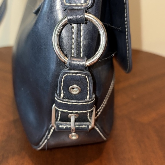 Tommy Hilfiger leather extra smooth Crossbody bag  navy blue/white stitching EUC - Picture 10 of 17